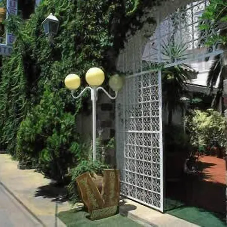 Augustus 3* Λίπαρι